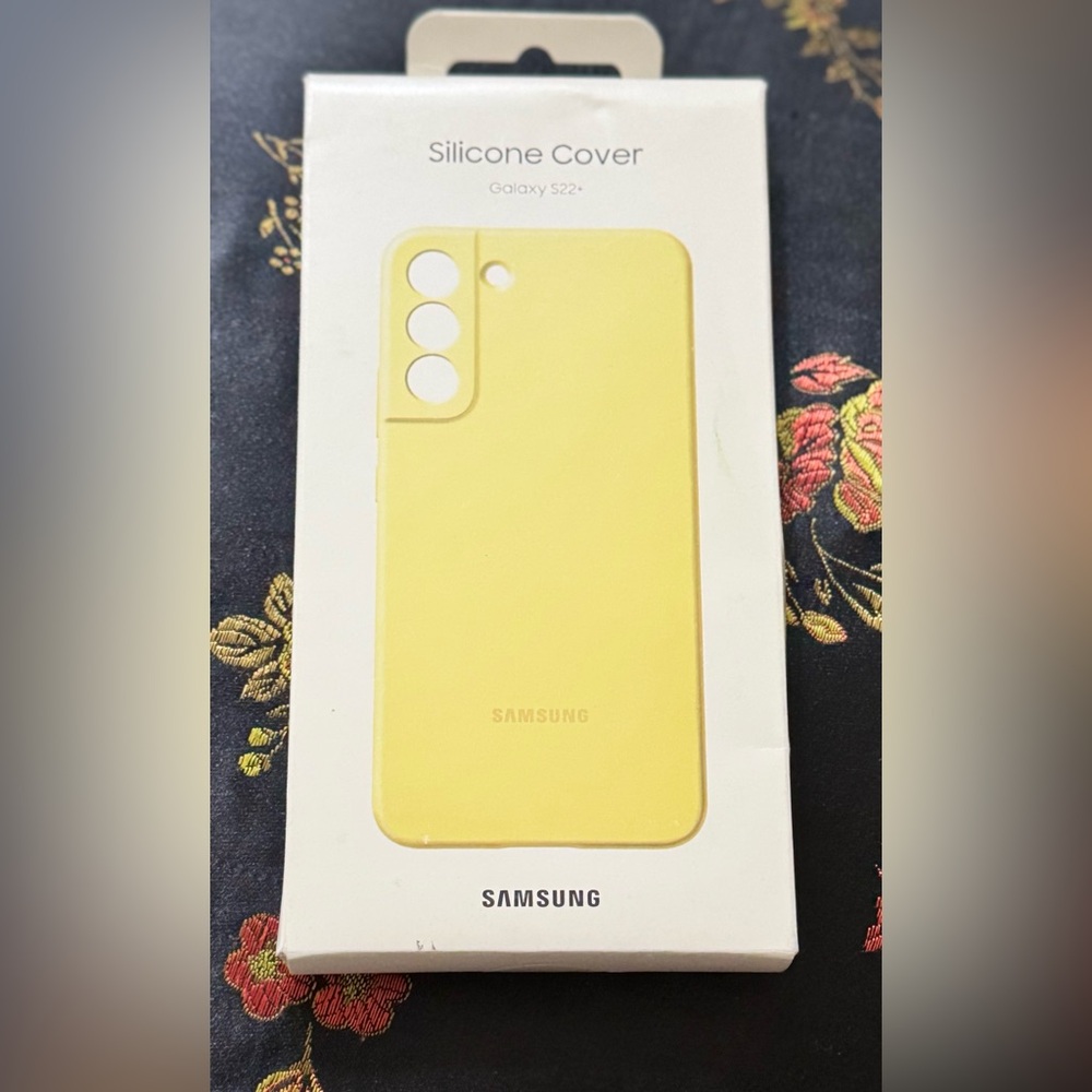 Samsung Galaxy S22+ Silicone Cover (Butter Yellow) - NIB